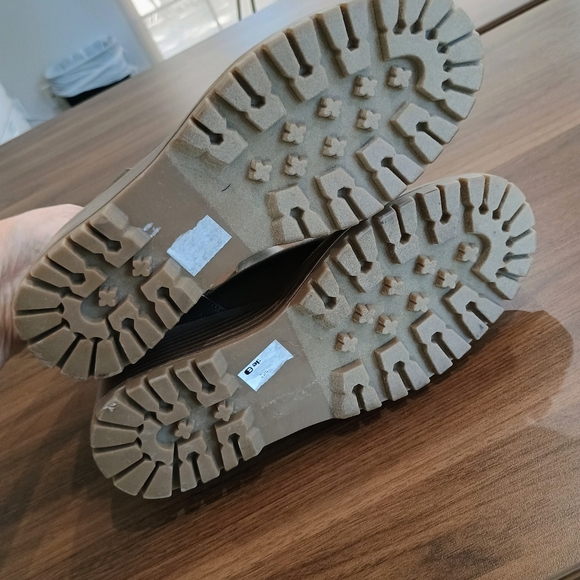 Stylish Brownish/Green Heeled Ankle Boots - Picture 5 of 6